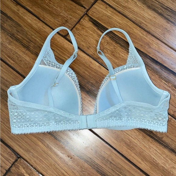 BUNDLE! 2 Women’s 34B, Victoria’s Secret, Light Blue & Lavender, Laced Bras - Picture 5 of 5